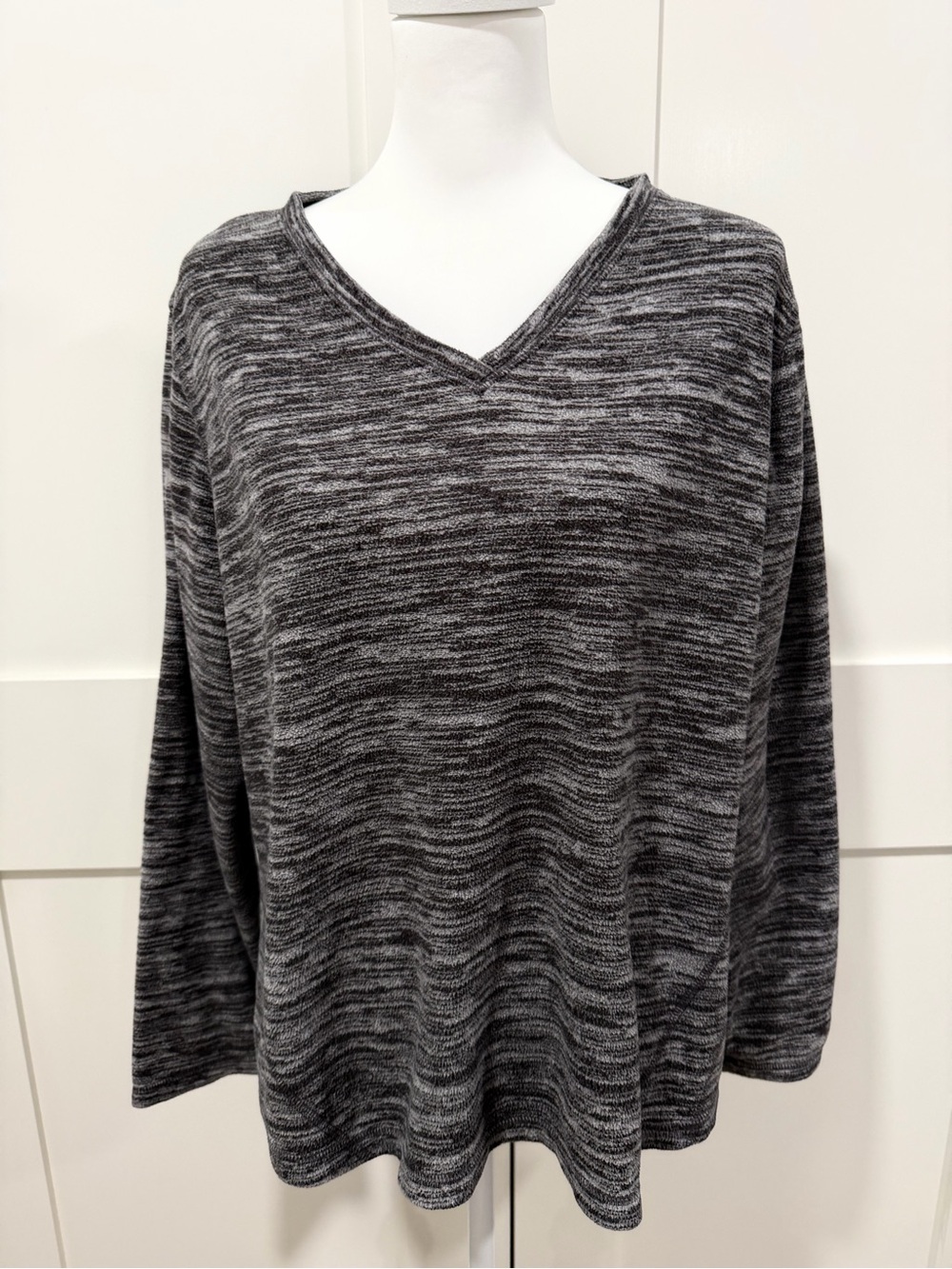 tek gear Women's Marled Charcoal V-Neck Sweater